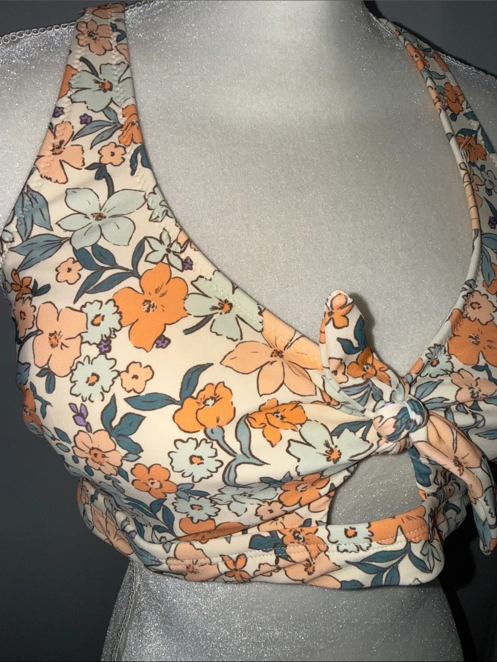 Cupshe Peach Floral Knot-Front Bikini Set in Peach and Cream